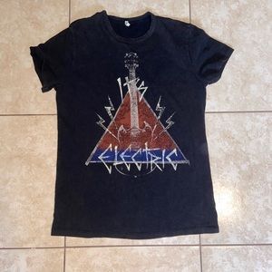 ❗️CLEARANCE❗️LF Vintage Rock Tee